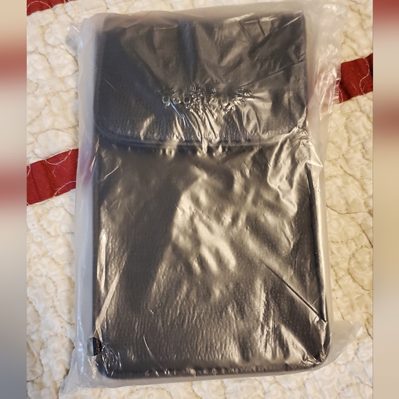 NIP Cell Phone Purse - Picture 3 of 4